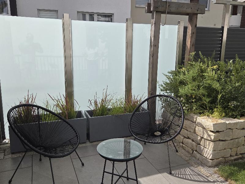 Edelstahl_Windfang_Sichtschutz_Glas